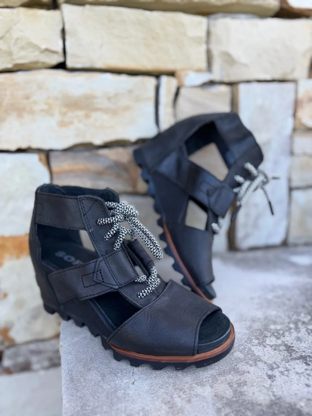 Sorel Joanie Sandals Lace Up‎ Black Open-Toe Wedge leather Shoes Sz-7.    C